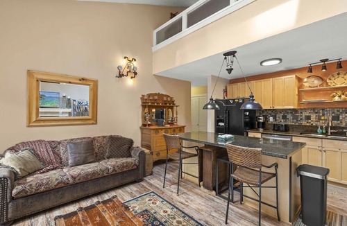 Incline Village Condo | Cozy 2BR Incline Village Condo w/Hot Tub