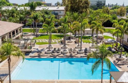 Anaheim Resort Apartment | Cozy 2BR Near Disneyland and Convention Center
