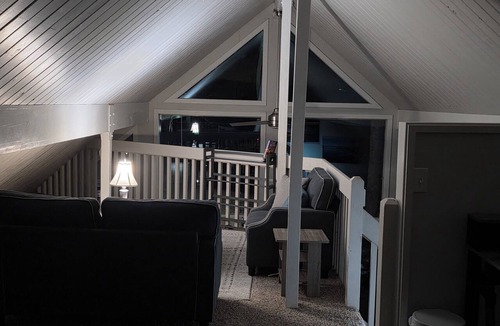 Silver Lake Cabin | Cozy 3-bedroom cabin at serinity cove on tranquil Silver Lake with AC