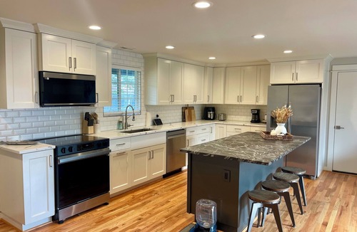 Woodland House | Cozy, 3BR retreat near Freeway, Fishing & Golfing