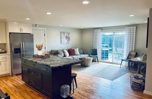 Woodland House | Cozy, 3BR retreat near Freeway, Fishing & Golfing