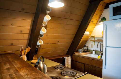Camp Connell Cabin | Cozy A-frame Chalet! Min to Sequoias with Scenic Deck Views