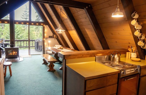Camp Connell Cabin | Cozy A-frame Chalet! Min to Sequoias with Scenic Deck Views