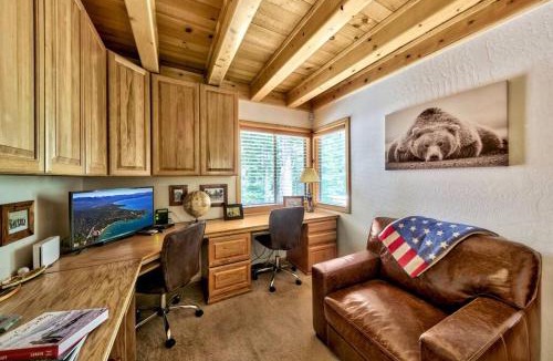Ridgewood House | Cozy and central Tahoe cabin with private hot-tub outdoor fireplaces close to slopes