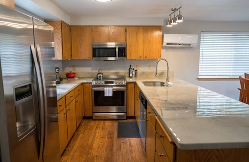 Hoodsport Cabin | Cozy and Dog friendly retreat by Relaxing Creek & Hot tub by Lake Cushman