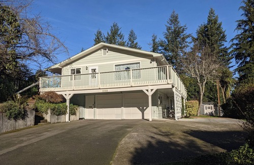 Coos Bay Apartment | Cozy apartment with bay view