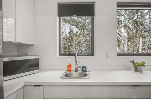 Government Camp House | Cozy Baernhaus in Govt Camp: Modern 3-Level Gem Near SkiBowl & Trails