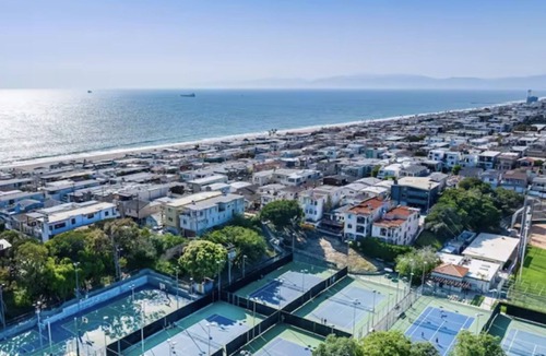 Gas Lamp Section Apartment | Cozy Beach Living + Sleeps 4 + Top 90% walk score