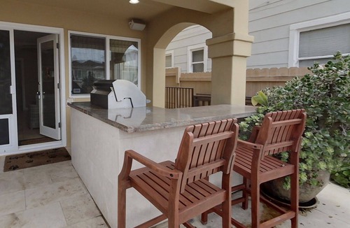 Gas Lamp Section Apartment | Cozy Beach Living + Sleeps 4 + Top 90% walk score