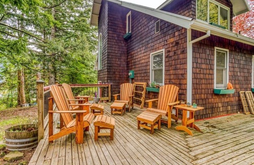 Stevenson Apartment | Cozy Blueberry Cottage Studio king bed, kitchenette,