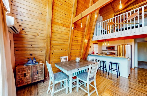 Groveland Cabin | Cozy Cabin | Farmhouse-style cabin in Groveland with gambrel knotty pine ceiling