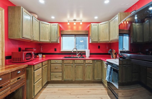 Meadow View Heights Cabin | Cozy Cabin & Hot Tub Pet Friendly with AC and Fast WiFi in Duck Creek Village