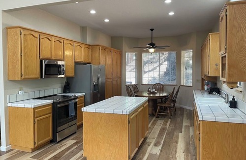 Lake Almanor Country Club Cabin | Cozy Cabin in Lake Almanor Pines