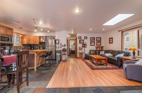 Brockway Cabin | Cozy Cabin with Private Hot-Tub and Walk to Lake Tahoe Beach
