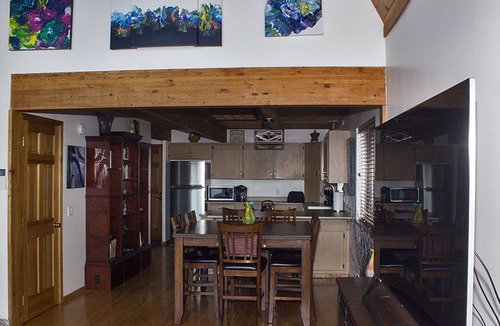 Camano Island House | Cozy Camano Island Retreat & Gallery w/beach access.