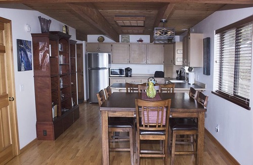 Camano Island House | Cozy Camano Island Retreat & Gallery w/beach access.