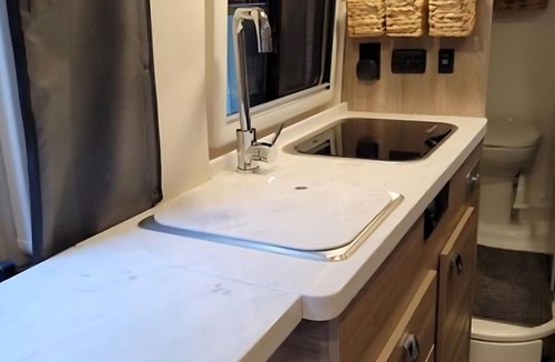 Fallbrook House | Cozy Campervan in peaceful Fallbrook sleeps 2