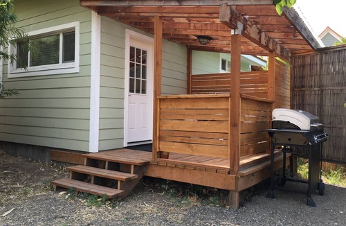Mosier Cottage | Cozy, Centrally Located Country Cottage