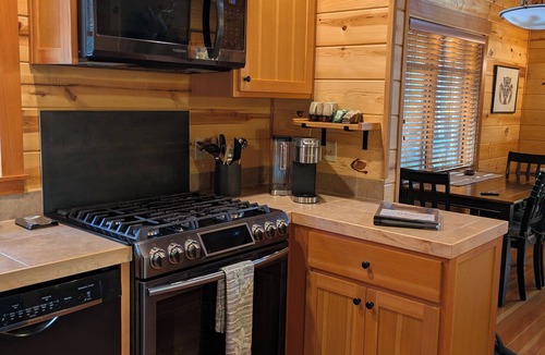 McKenzie Bridge Cabin | Cozy, charming two bedroom McKenzie Bridge River front cabin for 2 Guests,