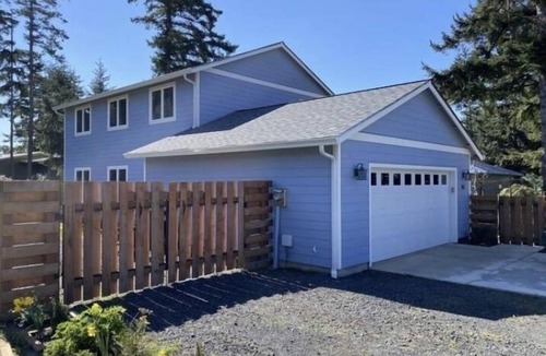 Port Orford House | Cozy coastal home near ocean beaches, hiking, and more!