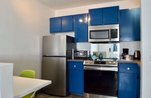 Paradise Condo | Cozy Condo 5 minutes from strip, airport, and UNLV