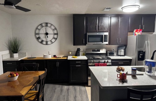 Redlands Condo | Cozy condo , Close to Metro link and buses