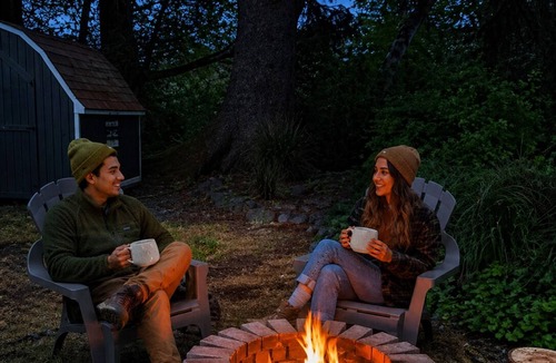 Lincoln City Cottage | Cozy Cottage Fire Pit Walk to Bay