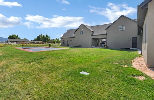 Richfield House | Cozy Cottage Inn sets in the heart of ATV trails and 3 National Parks.