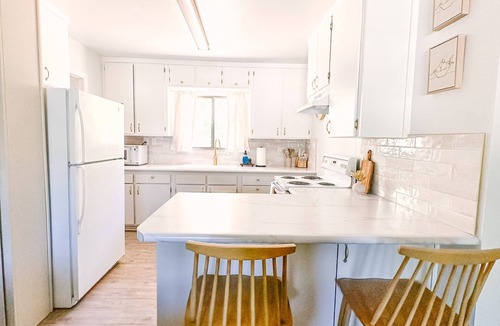 Leeds House | Cozy Cottage Near St. George and Zion