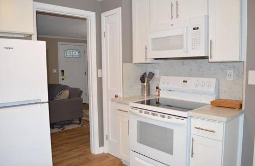 Crown Hill Apartment | Cozy Crown Hill Carkeek Cottage 2 Beds, Full Kitchen & Backyard in North Seattle