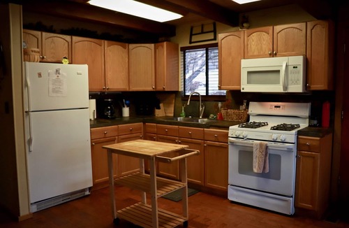 Moonridge Cabin | Cozy Dog Friendly Cabin, Sunset/Star Views from Hot Tub. Air Conditioning!