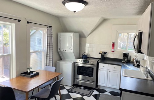 Cliff - Cannon Apartment | Cozy, elegant, and Victorian modern house Downtown less than 5 minutes.