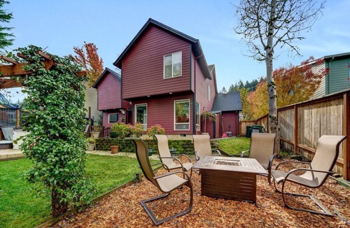 Bull Mountain House | Cozy Fall Retreat w/Swim Spa