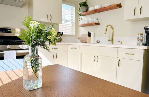 Kensington House | Cozy Garden Studio in Kensington | Walkable
