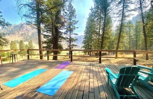 Shoup RV Rental | Cozy Glamping Tent on the Salmon River, Breakfast Included, Sleeps 2