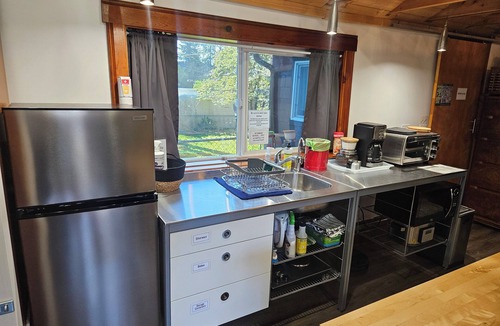 Arbor Heights House | Cozy Guesthouse in Seattle, Sleeps 4+ Adults