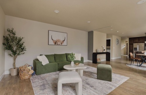 Southgate House | Cozy Happy Valley Cottage Retreat