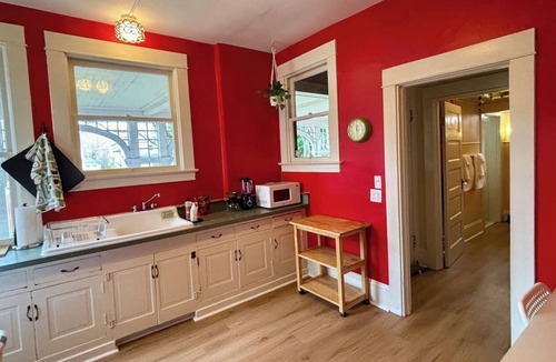 Irvington House | Cozy, Historic, Portland home.