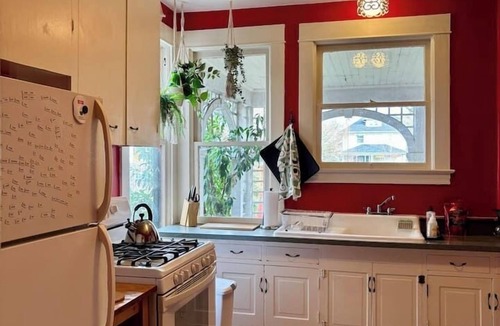 Irvington House | Cozy, Historic, Portland home.