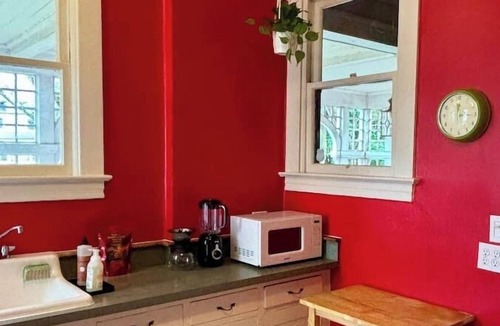 Irvington House | Cozy, Historic, Portland home.