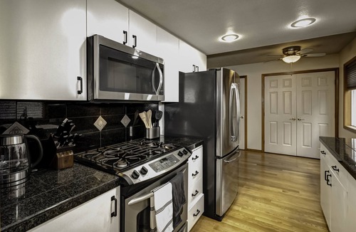 Richmond House | Cozy home close to Hawthorne-Division Districts