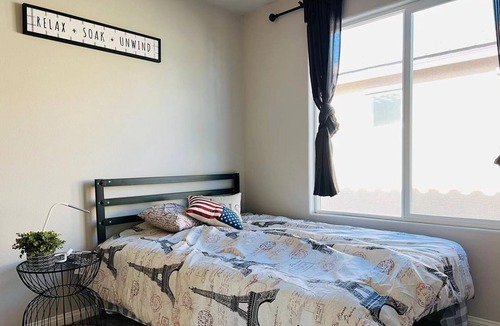 Henderson House | Cozy home/up to 8ppl/15 mins to strip
