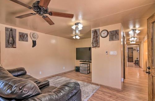 Henrieville House | Cozy Home w/Canyon Views: 2 Mi to Grand Staircase