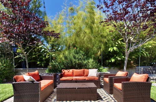 Fountain Valley House | Cozy Hot Tub Home - Disneyland | Beaches | BBQ | Backyard Lounge w/ Lights