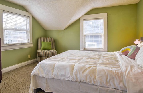 Vernon House | Cozy House in the Alberta Arts District