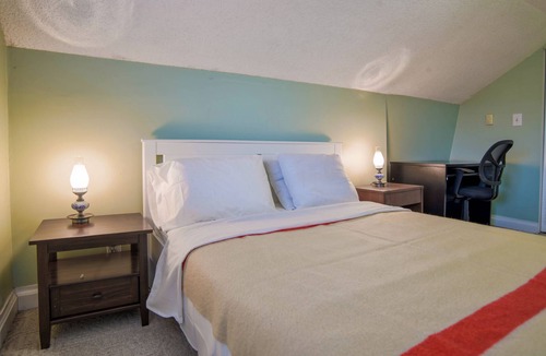 Vernon House | Cozy House in the Alberta Arts District