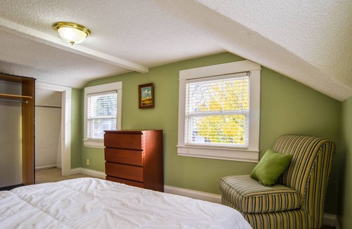 Vernon House | Cozy House in the Alberta Arts District