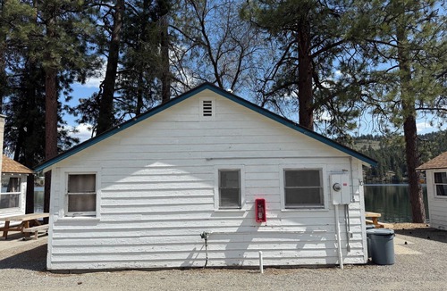 Republic Cabin | Cozy Lakefront 2 Bedroom Cabin with Wood-Burning Fireplace & Dock Access