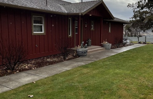 Prineville House | Cozy Lakeshore Family retreat, deck with propane grill spacious rustic home.