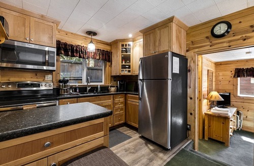 Peninsula Village Cabin | Cozy Lakeside Cabin, Steps from Lake Almanor and Close to Lassen Volcanic National Park in California